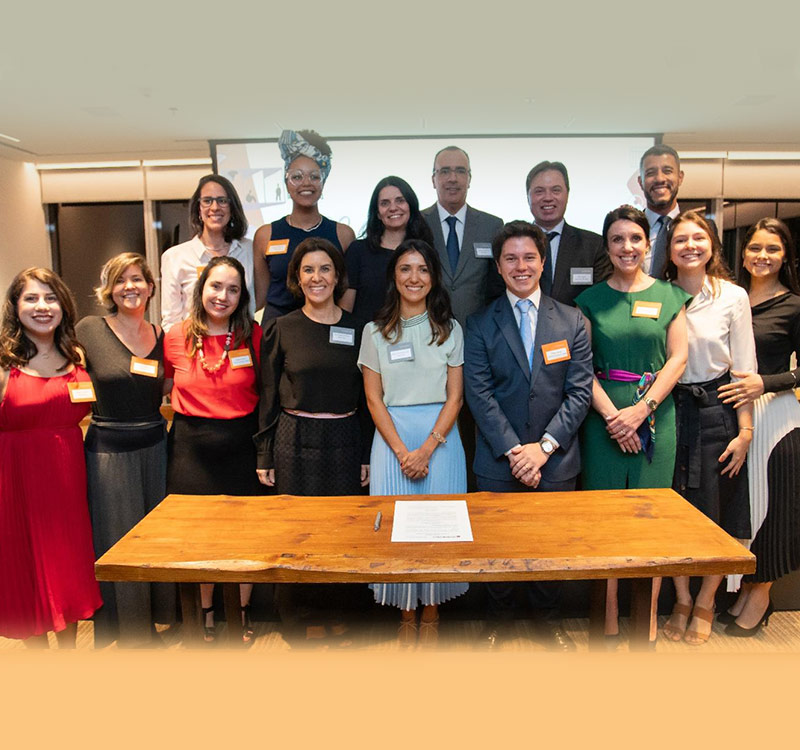Teams from Mattos Filho and the Public Defender's Office of the State of São Paulo after signing a pioneering cooperation agreement, 2019