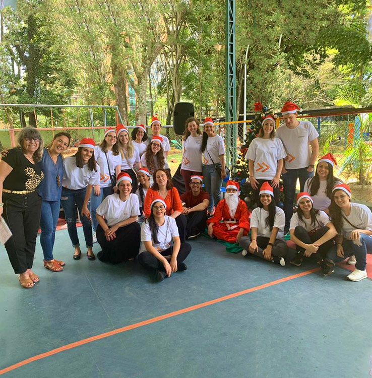 Ação de Natal realizada por voluntários do Mova em 2019